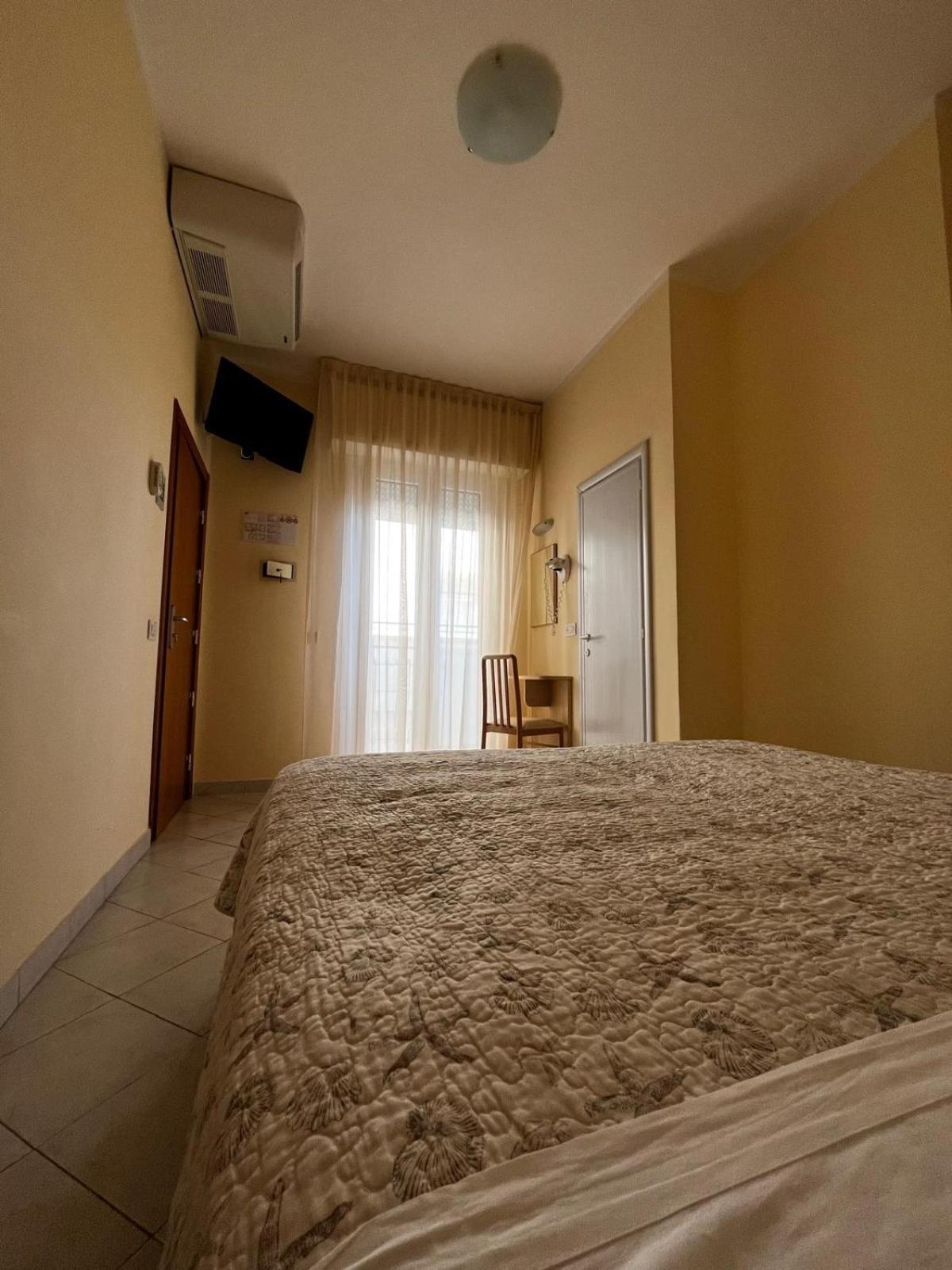 Hotel Giove Dipendenza Hotel Fiamma 체제나티코 외부 사진