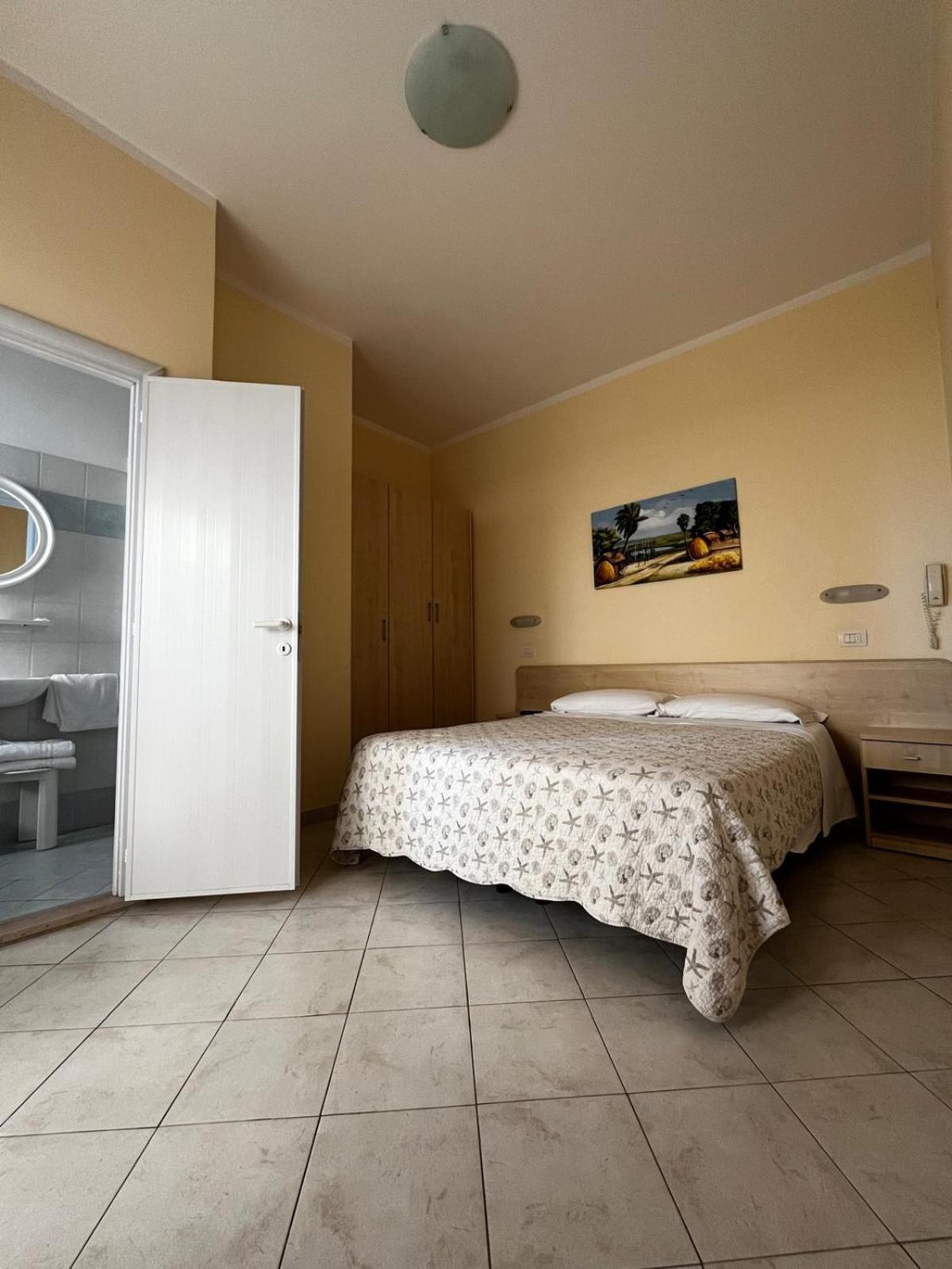 Hotel Giove Dipendenza Hotel Fiamma 체제나티코 외부 사진