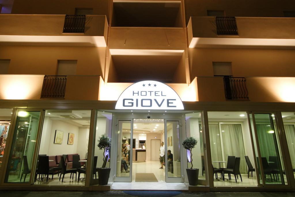 Hotel Giove Dipendenza Hotel Fiamma 체제나티코 외부 사진