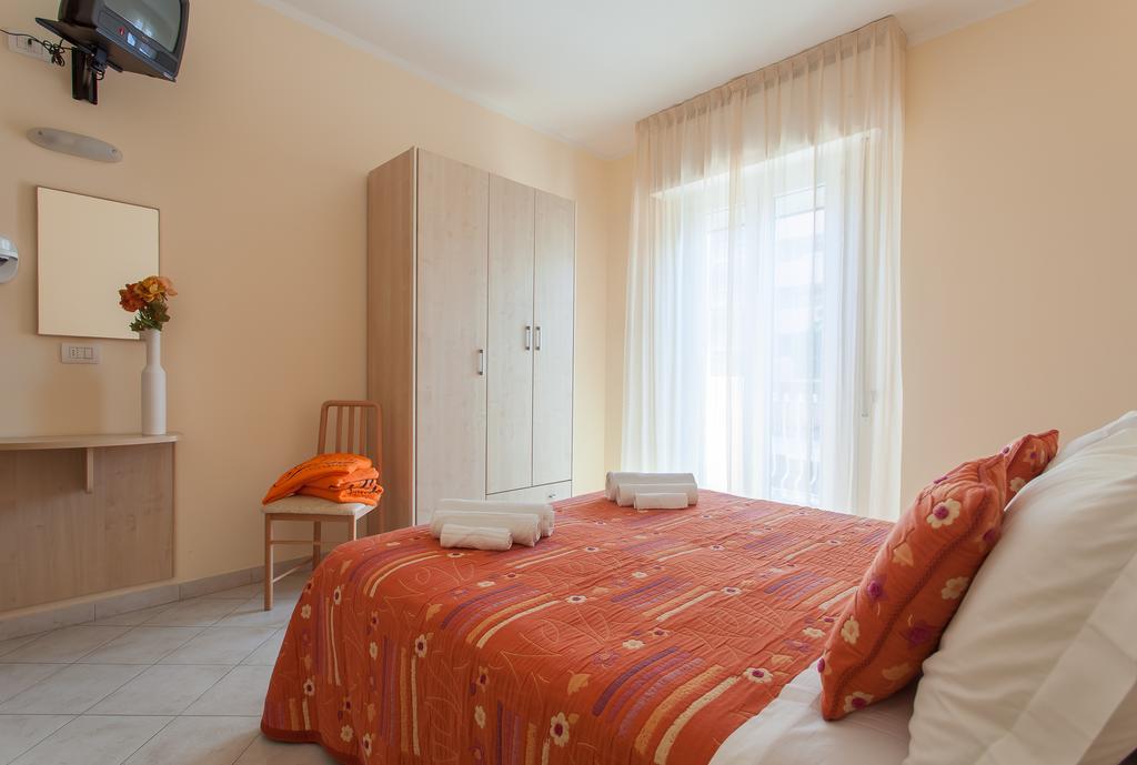 Hotel Giove Dipendenza Hotel Fiamma 체제나티코 외부 사진
